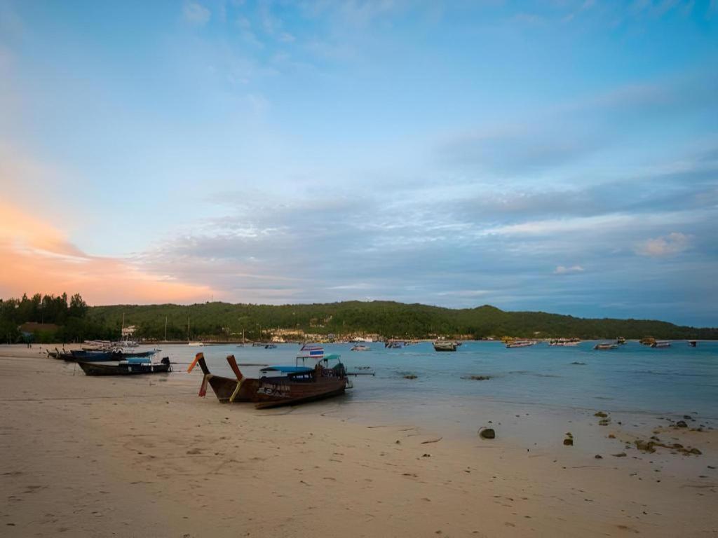 Phi Phi Nice Beach Hotel Hip Экстерьер фото
